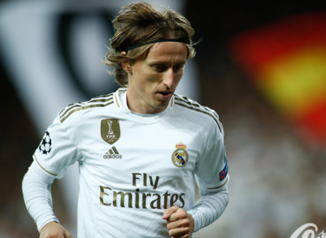 太阳七人得分上双客场大胜灰熊 团队篮球击溃灰熊防线