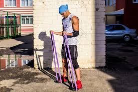 一直在重建的曼联：主教练“死局”，从买C罗回来卖球衣开始